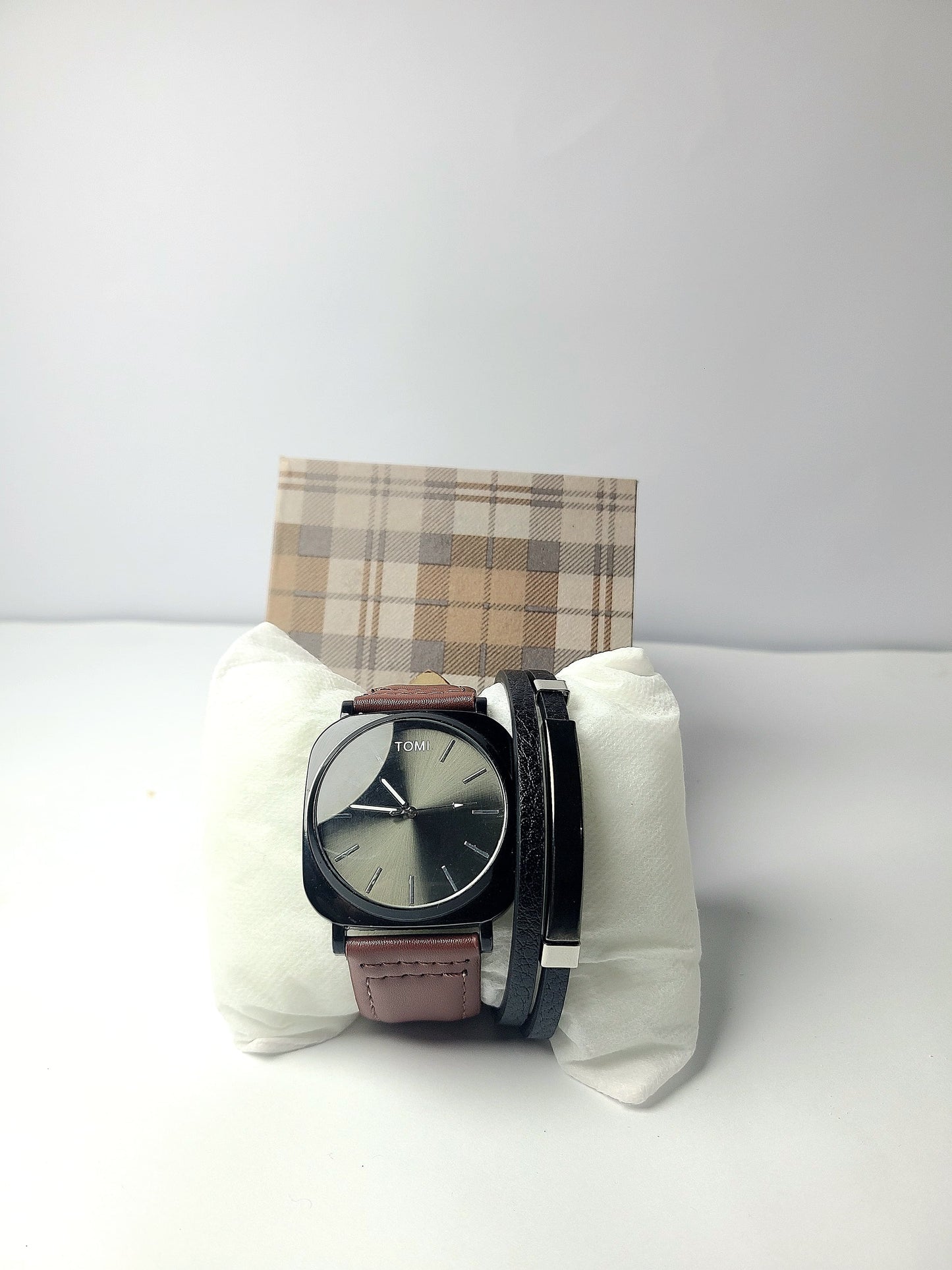 TOMI Stylish Leather Strap Watch with bracelet